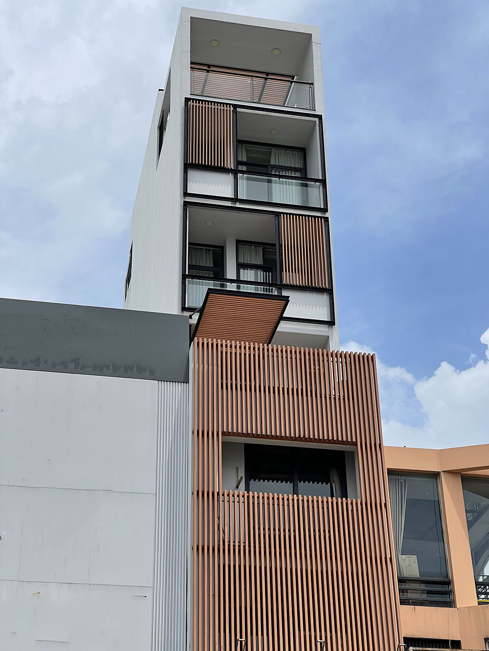 BÁN NHÀ mặt tiền Hoàng Văn Thụ, Quận Phú Nhuận Tuyệt Phẩm 6 lầu, có thang máy, mới 100% khu KD-TM
