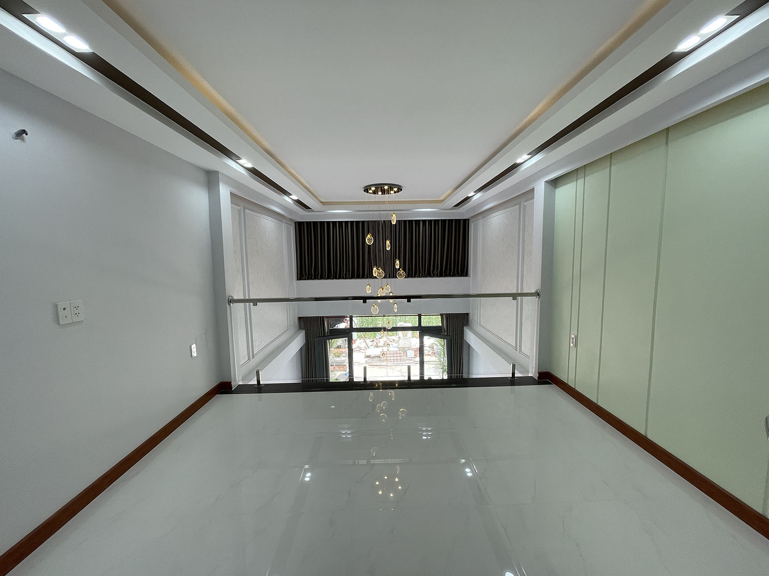 Tuyệt phẩm 4 lầu thiết kế Merlion Singapore đẹp lung linh, có thang máy hẻm ôtô khu VIP Lạc Long Quân