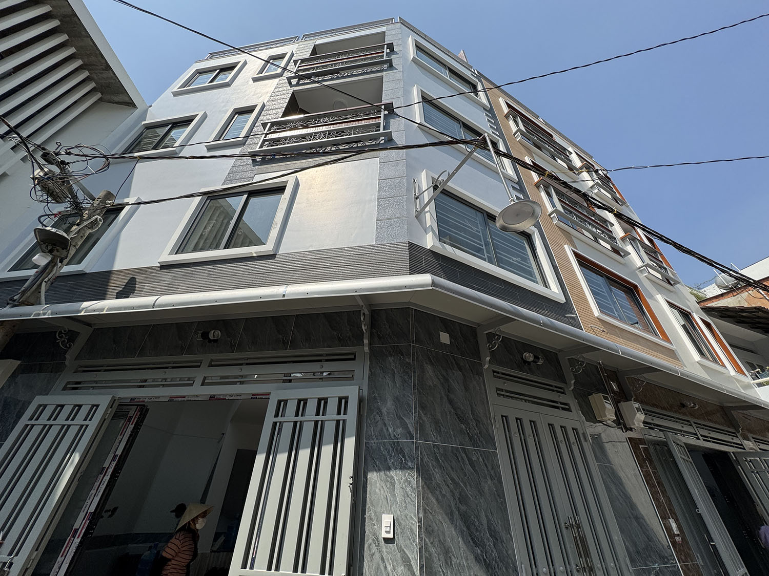 Chính thức mở bán biệt thự mini 3 lầu HXH VF5 khu cao cấp Hoàng Diệu - Trước nhà có sân đỗ ôtô